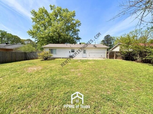 Building Photo - 708 Lehman Dr