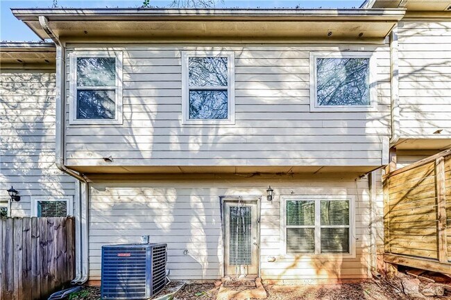 Building Photo - 2347 Castle Keep Way