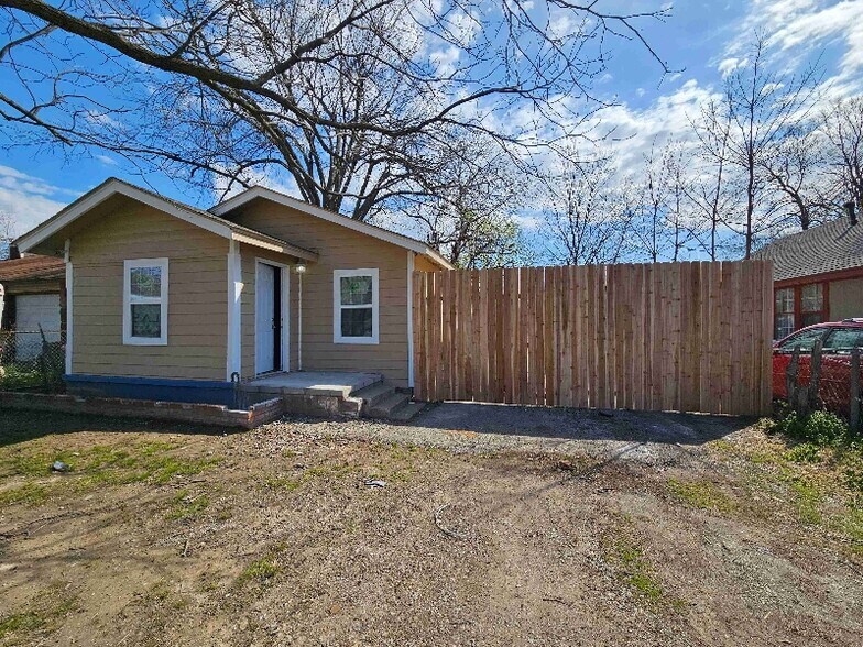 Primary Photo - 4831 S 30th W Ave
