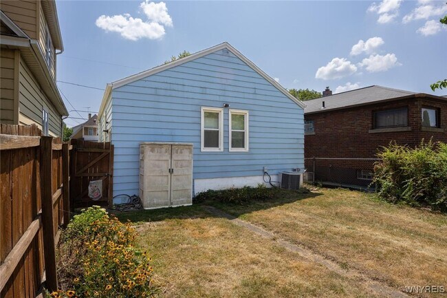 Building Photo - 2784 Monroe Ave