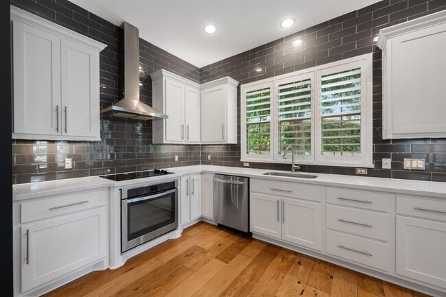 Building Photo - 13708 Golden Wave Loop