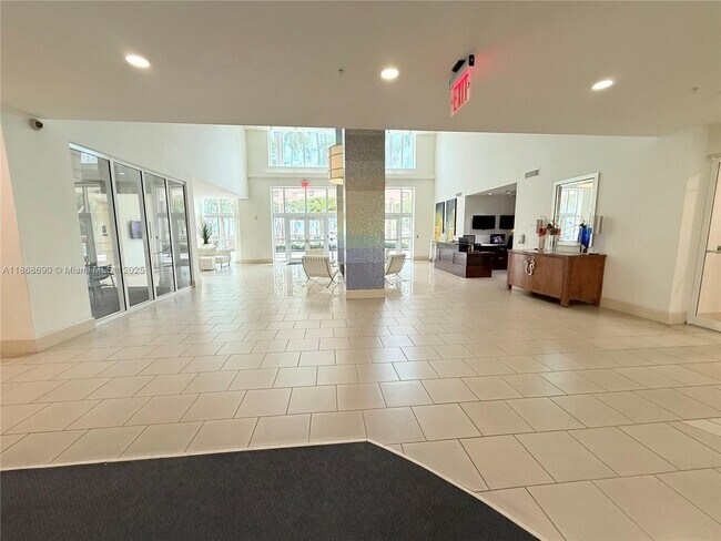Building Photo - 2000 N Bayshore Dr