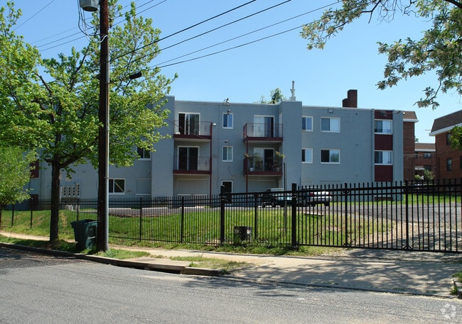 Building Photo - 2301 Pitts Pl SE