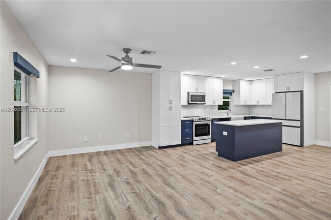 Building Photo - 12090 164th Ct N