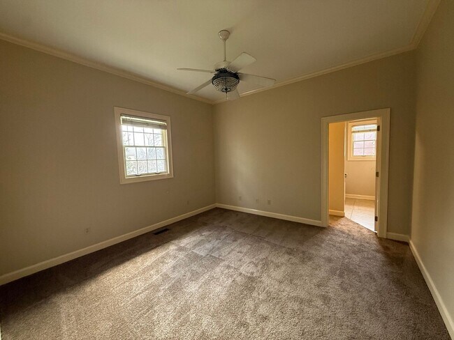 Building Photo - 200 Ridgeway Dr