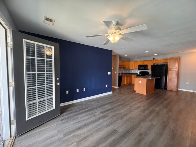 Building Photo - 2BR 2BA Condo with All Appliances Included