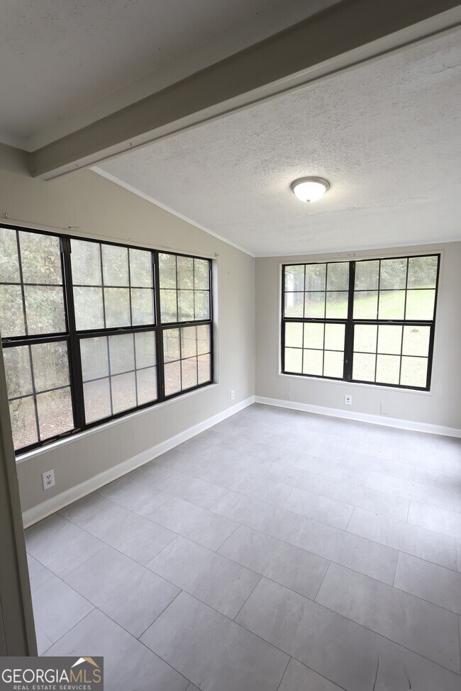 Building Photo - 829 Matheson Rd