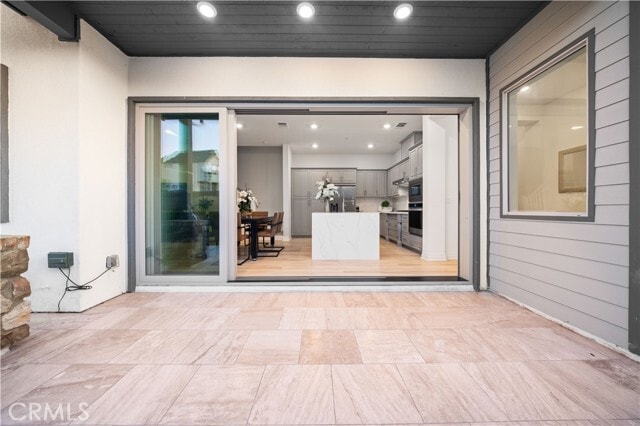 Building Photo - 751 Benchmark