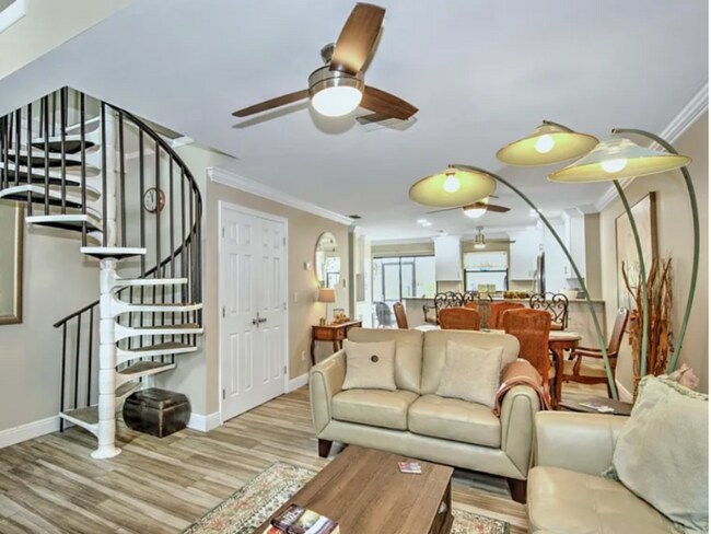 Building Photo - 4803 SW Santa Barbara Ct