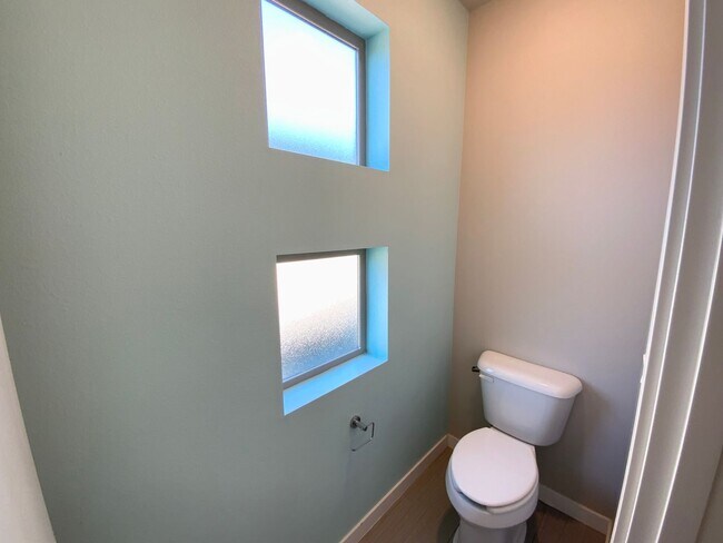 Building Photo - Stunning Home with Great Views
