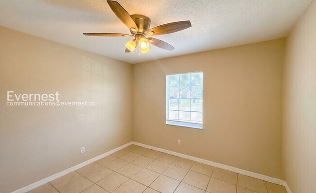 Building Photo - 3060 St Paul Dr