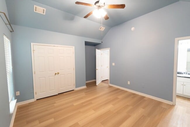 Building Photo - Charming 3-Bedroom, 2-Bath Home with Vaulted Ceilings and Open Floor Plan!