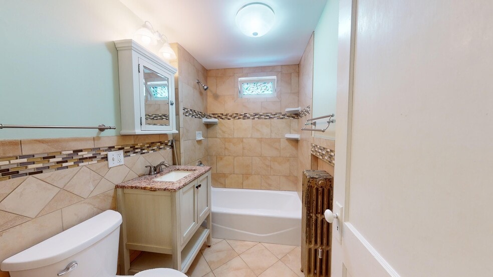 Building Photo - 52 Linwood St