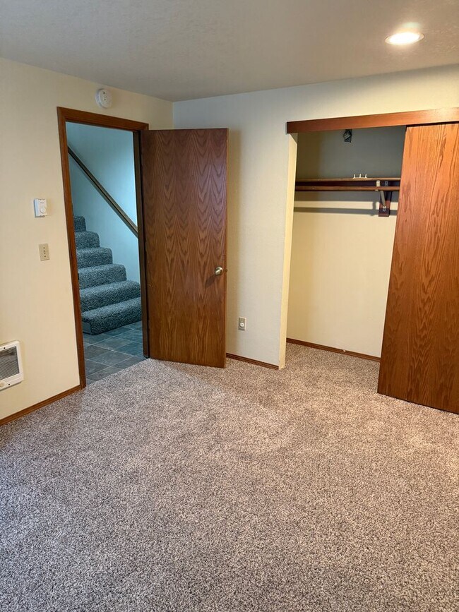 Building Photo - SW Karla Ct.