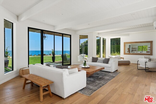 Building Photo - 28926 Cliffside Dr