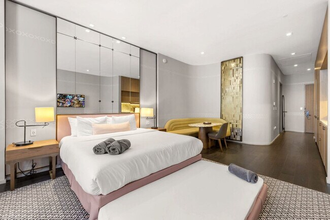 Building Photo - 801 S Miami Ave