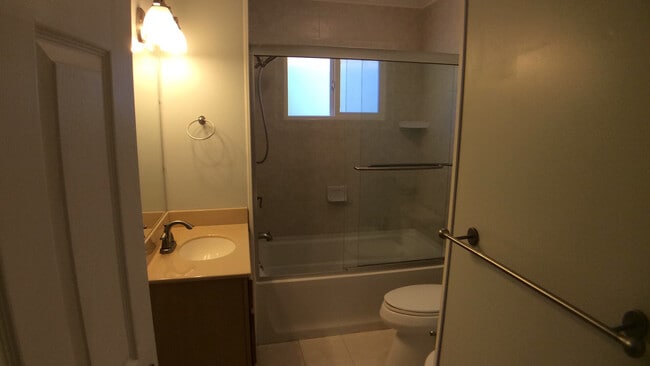 Building Photo - Blacksburg 2 Bedroom Townhouse- Available in July 2025