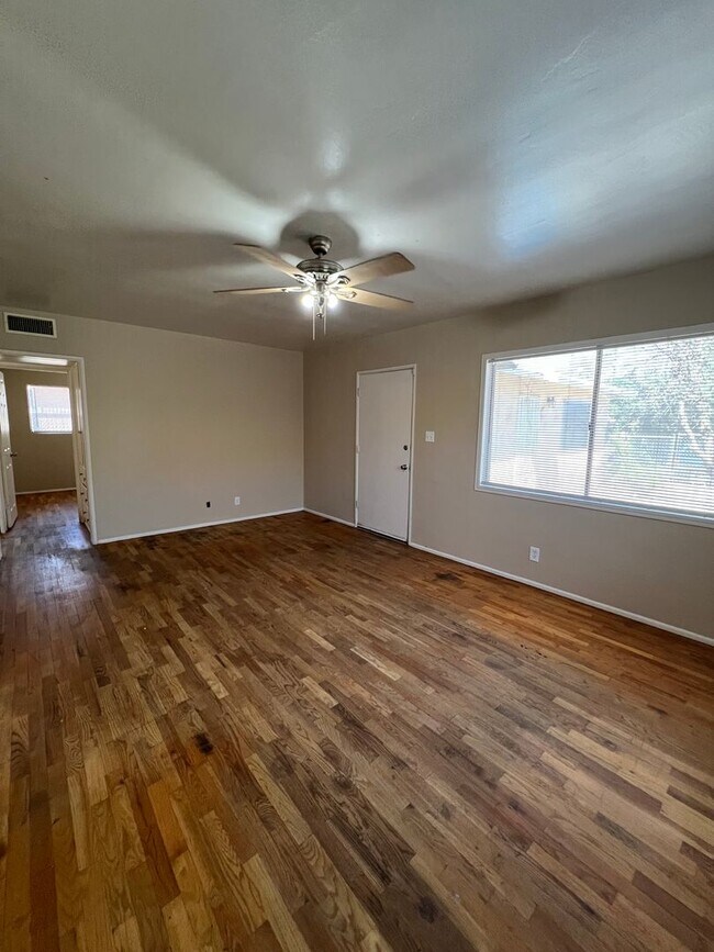 Building Photo - 2923 Peerless Ave