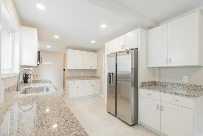Building Photo - Spacious 4 Bedroom Home in West End Manor – $2,400/mo
