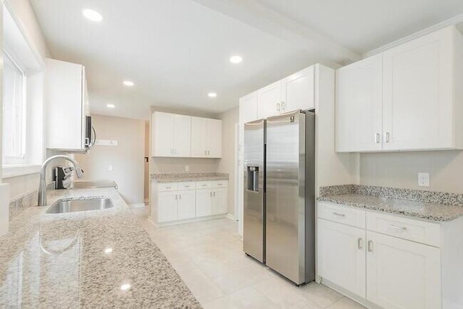 Building Photo - Spacious 4 Bedroom Home in West End Manor – Available April 10 – $2,600/mo