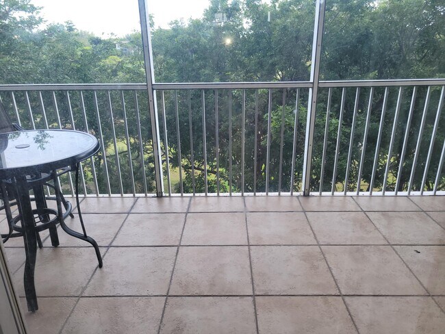 Building Photo - 3050 N Palm Aire Dr