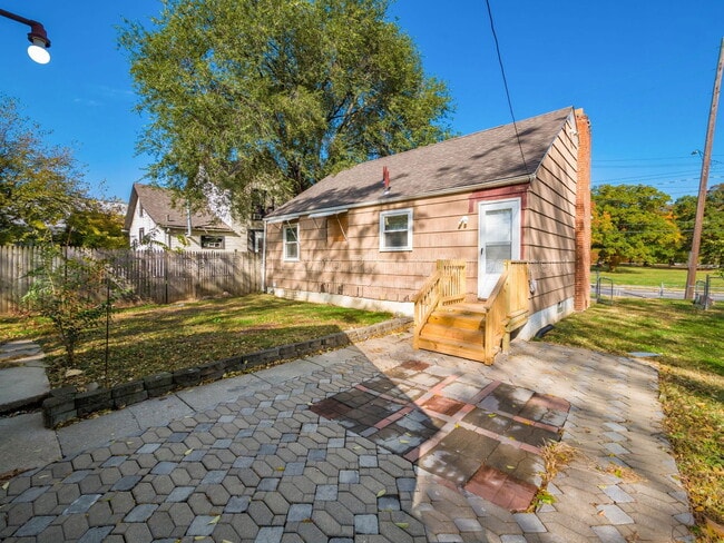 Building Photo - 1621 Sullivant Ave