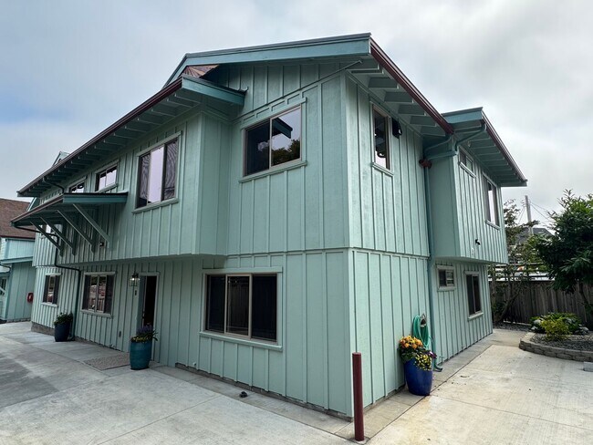 Building Photo - 514 Shaw Ave