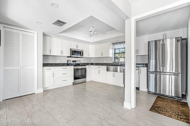 Building Photo - 1080 Park Ridge Pl