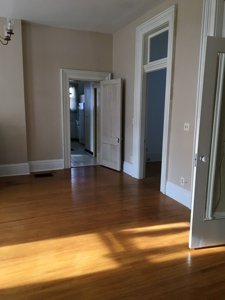 Building Photo - 302 Perrin Ave