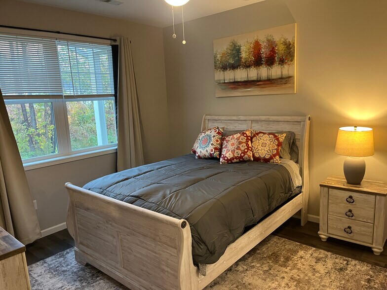 Building Photo - 2116 Community Ln