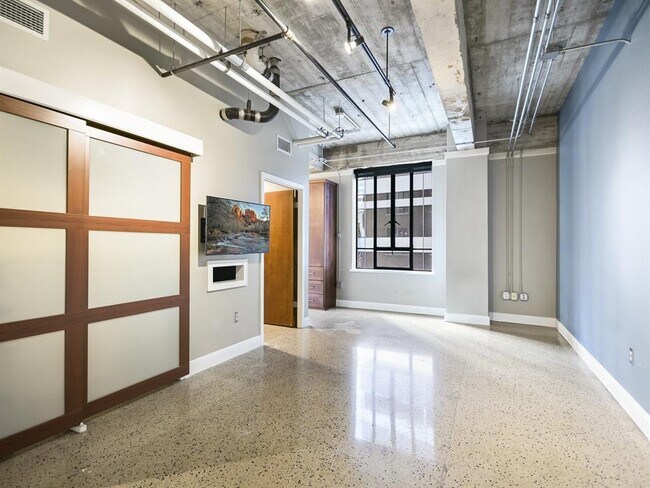 Building Photo - 710 Colorado St