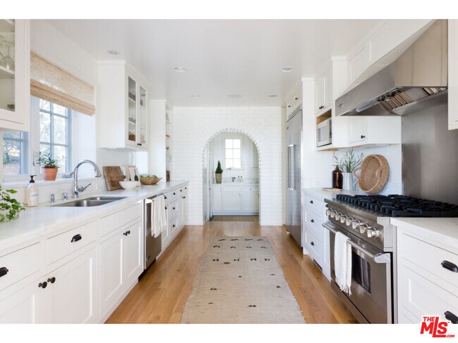 Building Photo - 1359 Miller Dr