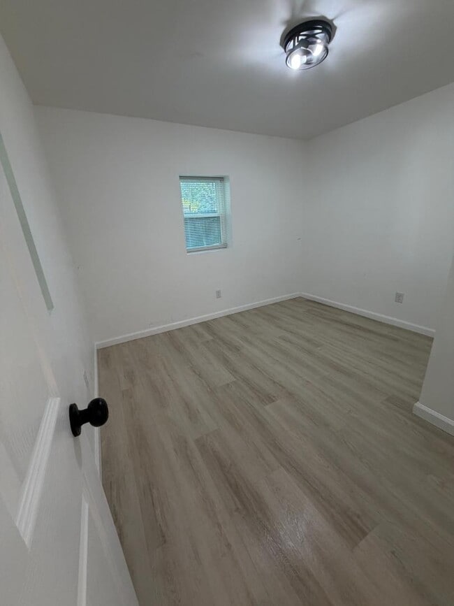 Building Photo - 1049 Seale Ave