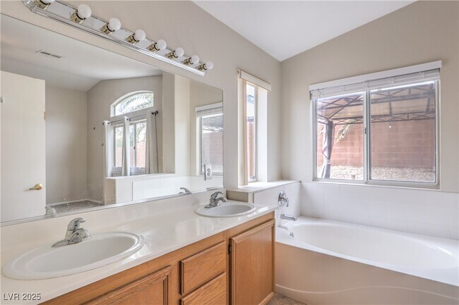 Building Photo - 8136 Shady Glen Ave