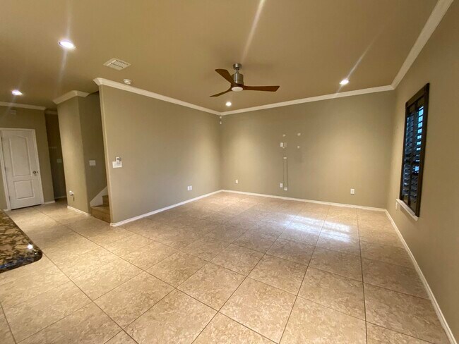 Building Photo - 413 Windmill Palm Dr