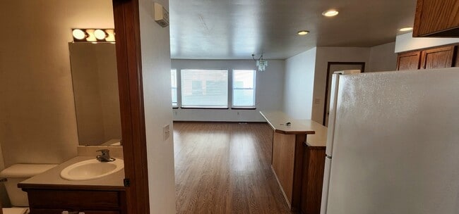 Building Photo - 1326 S Skyline Dr