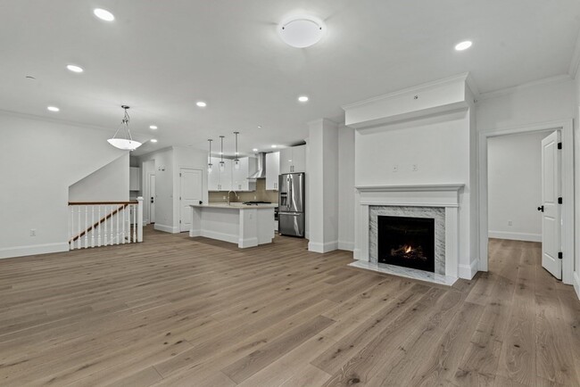Building Photo - 19 Lily Pond Ln