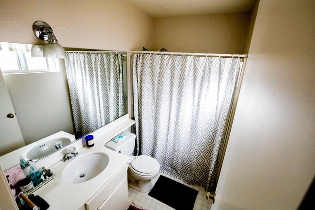 Building Photo - 401 Sanibelle Cir