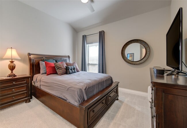 Building Photo - 1930 Creekwood Cv