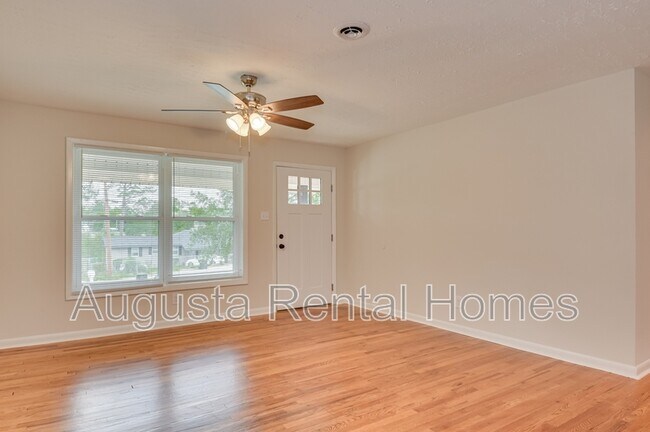 Building Photo - 1406 Ridgewood Dr