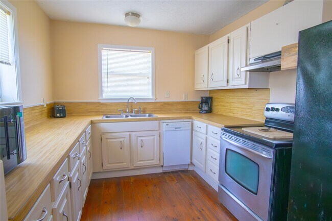 Building Photo - 3927 Mason Dr