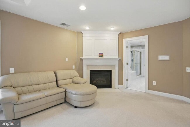 Building Photo - 400 Long Trail Terrace