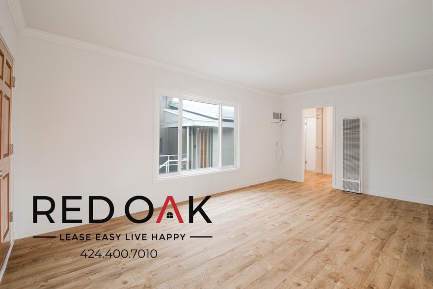 Building Photo - 14041 Moorpark St