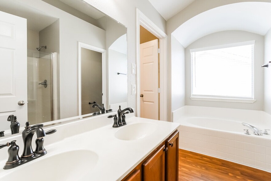 Building Photo - 9032 Wild Rose Ln