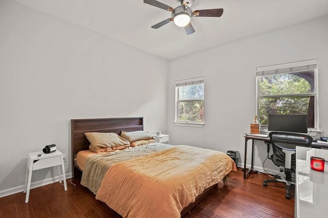 Building Photo - 2111 E 8th St