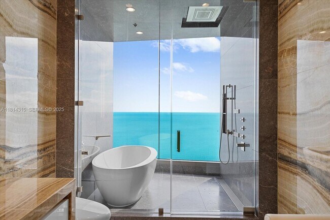 Building Photo - 17901 Collins Ave