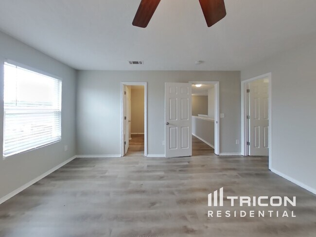 Building Photo - 1322 Bundy Dr