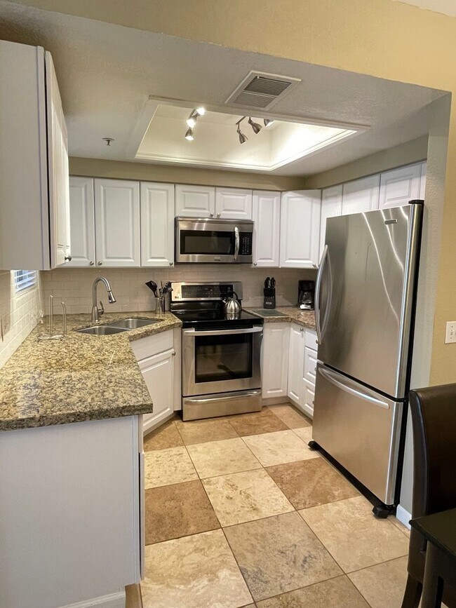 Building Photo - 1 Bedroom/1 Bath community pool Great Scottsdale location.