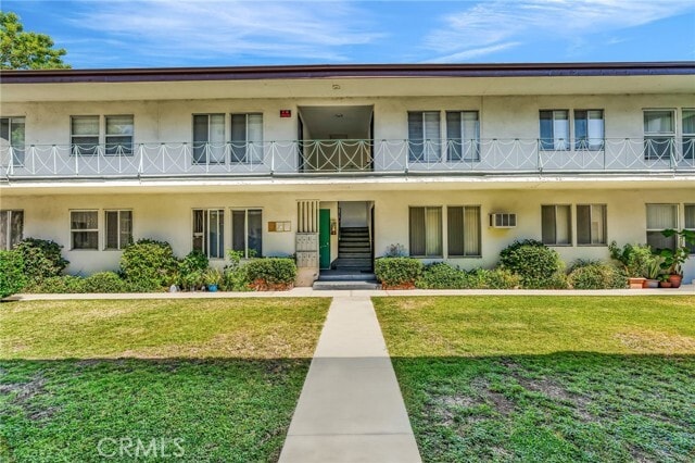 Primary Photo - 5828 Whitsett Ave