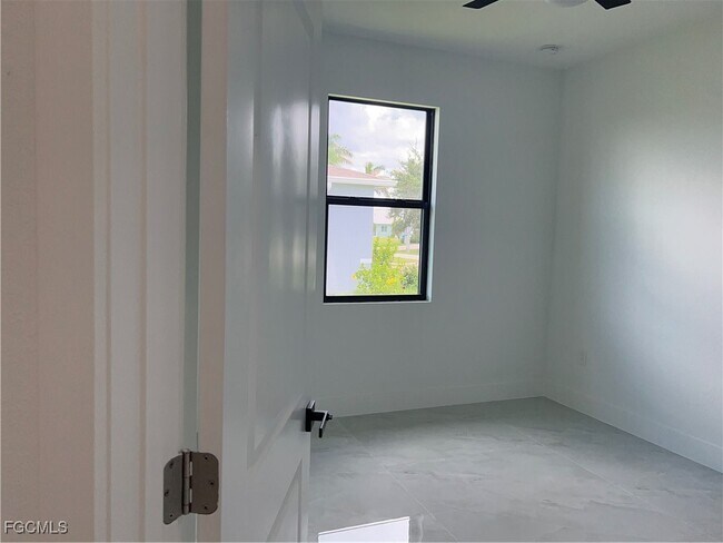Building Photo - 804 NW 36th Pl